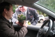 Дзержинские водители получили в подарок "Цветки жизни"