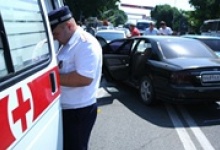 Неизвестный водитель сбил женщину с ребенком в Дзержинске