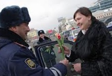В Дзержинске дорожные инспекторы подарят женщинам цветы на 8 марта