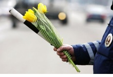 В Дзержинске женщины-водители получили "Весенние цветы"