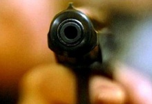 В Дзержинске юноша ударил случайного прохожего пистолетом