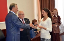 В Дзержинске 53 выпускника школ получили золотые медали