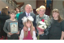 Жительница Дзержинска награждена Почетным дипломом многодетной матери